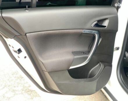 Белый Опель Инсигния, объемом двигателя 2 л и пробегом 241 тыс. км за 10290 $, фото 18 на Automoto.ua