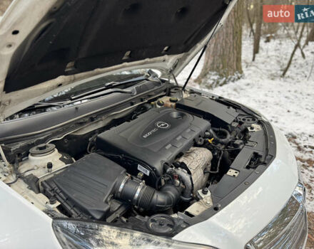 Белый Опель Инсигния, объемом двигателя 2 л и пробегом 317 тыс. км за 8700 $, фото 15 на Automoto.ua