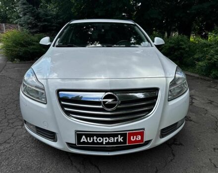 Белый Опель Инсигния, объемом двигателя 2 л и пробегом 211 тыс. км за 6890 $, фото 1 на Automoto.ua