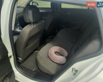 Білий Опель Інсігнія, об'ємом двигуна 1.96 л та пробігом 210 тис. км за 9500 $, фото 7 на Automoto.ua