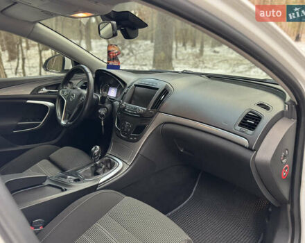 Белый Опель Инсигния, объемом двигателя 2 л и пробегом 317 тыс. км за 8700 $, фото 10 на Automoto.ua