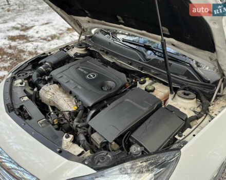 Белый Опель Инсигния, объемом двигателя 2 л и пробегом 317 тыс. км за 8700 $, фото 17 на Automoto.ua