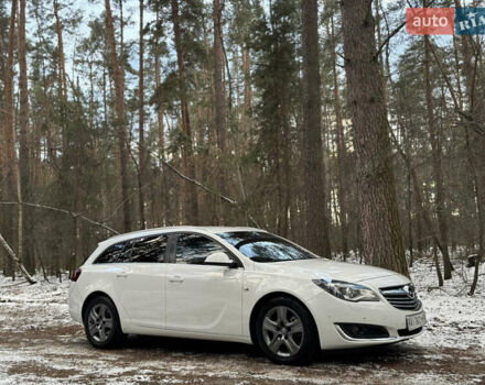 Белый Опель Инсигния, объемом двигателя 2 л и пробегом 317 тыс. км за 8700 $, фото 1 на Automoto.ua