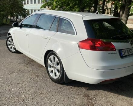 Белый Опель Инсигния, объемом двигателя 2 л и пробегом 303 тыс. км за 5900 $, фото 3 на Automoto.ua