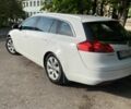 Белый Опель Инсигния, объемом двигателя 2 л и пробегом 303 тыс. км за 5900 $, фото 3 на Automoto.ua