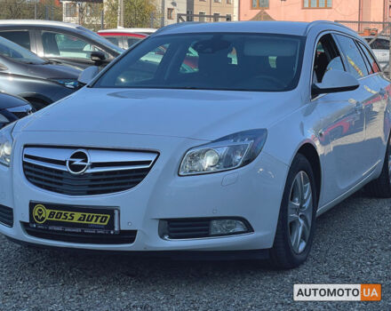 Белый Опель Инсигния, объемом двигателя 2 л и пробегом 292 тыс. км за 9400 $, фото 2 на Automoto.ua