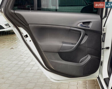 Белый Опель Инсигния, объемом двигателя 2 л и пробегом 179 тыс. км за 9399 $, фото 25 на Automoto.ua