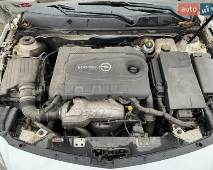 Белый Опель Инсигния, объемом двигателя 2 л и пробегом 179 тыс. км за 9399 $, фото 57 на Automoto.ua