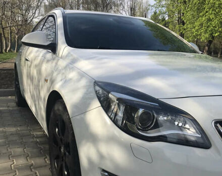 Білий Опель Інсігнія, об'ємом двигуна 2 л та пробігом 210 тис. км за 10800 $, фото 6 на Automoto.ua