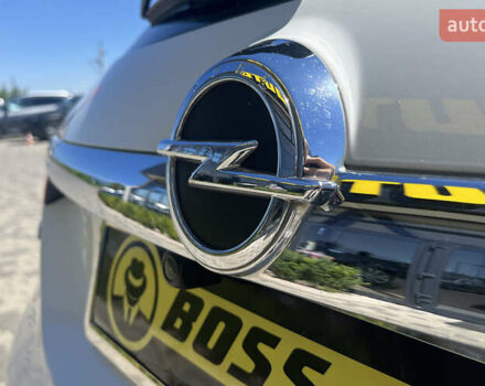 Білий Опель Інсігнія, об'ємом двигуна 2 л та пробігом 334 тис. км за 9150 $, фото 8 на Automoto.ua