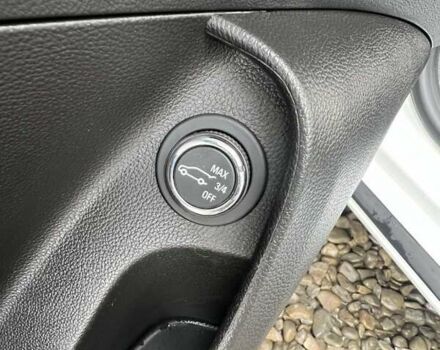 Білий Опель Інсігнія, об'ємом двигуна 2 л та пробігом 191 тис. км за 8200 $, фото 31 на Automoto.ua