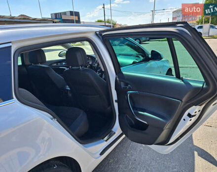 Белый Опель Инсигния, объемом двигателя 1.96 л и пробегом 204 тыс. км за 9700 $, фото 10 на Automoto.ua