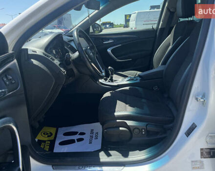 Білий Опель Інсігнія, об'ємом двигуна 2 л та пробігом 334 тис. км за 9150 $, фото 10 на Automoto.ua