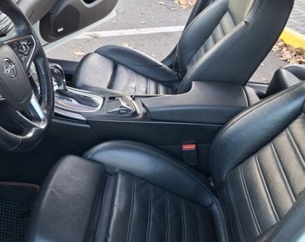 Белый Опель Инсигния, объемом двигателя 2 л и пробегом 260 тыс. км за 13200 $, фото 6 на Automoto.ua