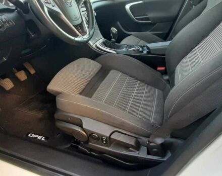 Белый Опель Инсигния, объемом двигателя 2 л и пробегом 220 тыс. км за 8600 $, фото 2 на Automoto.ua