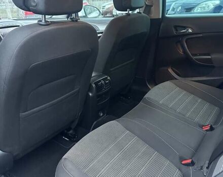 Белый Опель Инсигния, объемом двигателя 2 л и пробегом 288 тыс. км за 8800 $, фото 4 на Automoto.ua