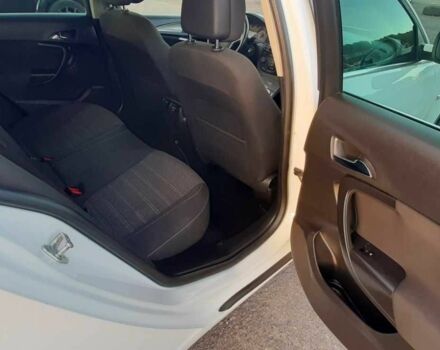 Белый Опель Инсигния, объемом двигателя 2 л и пробегом 220 тыс. км за 8600 $, фото 6 на Automoto.ua