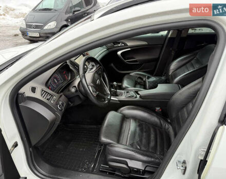 Белый Опель Инсигния, объемом двигателя 1.96 л и пробегом 320 тыс. км за 9300 $, фото 7 на Automoto.ua