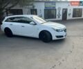 Білий Опель Інсігнія, об'ємом двигуна 2 л та пробігом 204 тис. км за 9900 $, фото 1 на Automoto.ua