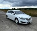 Белый Опель Инсигния, объемом двигателя 2 л и пробегом 300 тыс. км за 9200 $, фото 1 на Automoto.ua