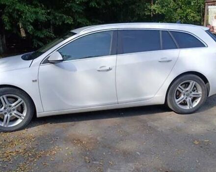 Белый Опель Инсигния, объемом двигателя 2 л и пробегом 237 тыс. км за 10700 $, фото 1 на Automoto.ua