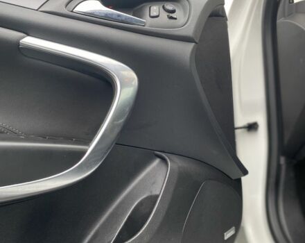 Белый Опель Инсигния, объемом двигателя 2 л и пробегом 320 тыс. км за 9349 $, фото 10 на Automoto.ua