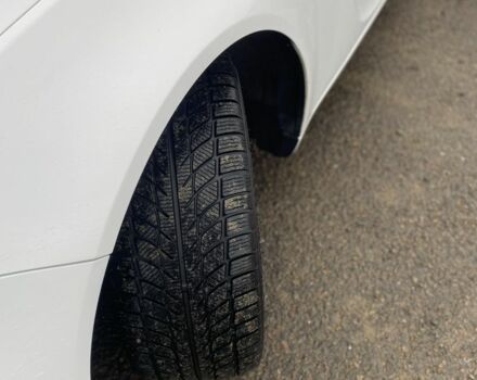 Белый Опель Инсигния, объемом двигателя 2 л и пробегом 320 тыс. км за 9349 $, фото 4 на Automoto.ua