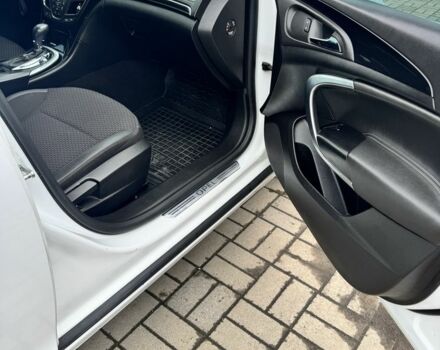 Білий Опель Інсігнія, об'ємом двигуна 2 л та пробігом 279 тис. км за 11700 $, фото 4 на Automoto.ua