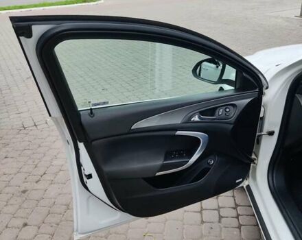 Белый Опель Инсигния, объемом двигателя 1.6 л и пробегом 234 тыс. км за 10000 $, фото 4 на Automoto.ua