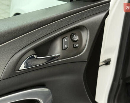 Белый Опель Инсигния, объемом двигателя 1.96 л и пробегом 241 тыс. км за 9800 $, фото 35 на Automoto.ua