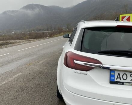 Белый Опель Инсигния, объемом двигателя 2 л и пробегом 320 тыс. км за 9349 $, фото 5 на Automoto.ua