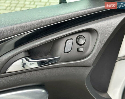 Білий Опель Інсігнія, об'ємом двигуна 2 л та пробігом 198 тис. км за 10490 $, фото 11 на Automoto.ua