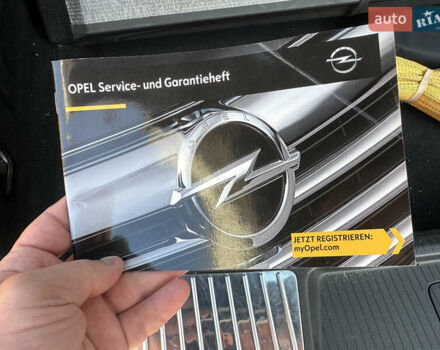 Белый Опель Инсигния, объемом двигателя 1.96 л и пробегом 300 тыс. км за 9000 $, фото 11 на Automoto.ua