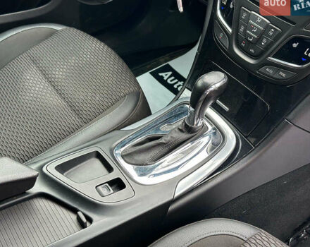 Білий Опель Інсігнія, об'ємом двигуна 2 л та пробігом 198 тис. км за 10490 $, фото 26 на Automoto.ua