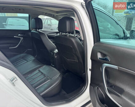 Білий Опель Інсігнія, об'ємом двигуна 2 л та пробігом 230 тис. км за 9600 $, фото 46 на Automoto.ua