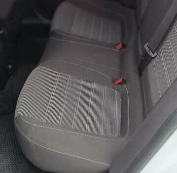 Білий Опель Інсігнія, об'ємом двигуна 1.6 л та пробігом 227 тис. км за 9500 $, фото 15 на Automoto.ua