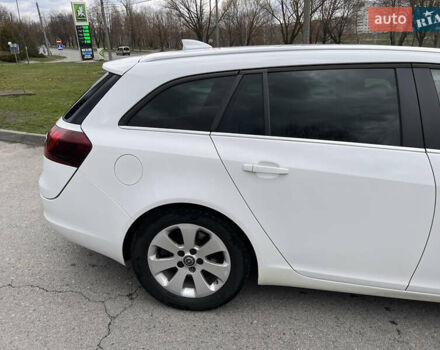 Белый Опель Инсигния, объемом двигателя 2 л и пробегом 325 тыс. км за 10000 $, фото 9 на Automoto.ua