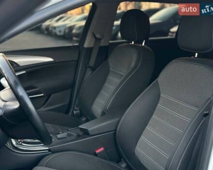 Белый Опель Инсигния, объемом двигателя 1.96 л и пробегом 256 тыс. км за 12500 $, фото 7 на Automoto.ua