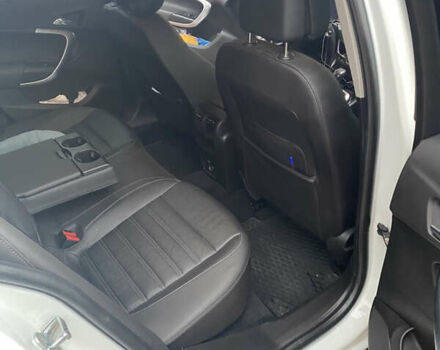 Белый Опель Инсигния, объемом двигателя 1.96 л и пробегом 180 тыс. км за 14350 $, фото 13 на Automoto.ua