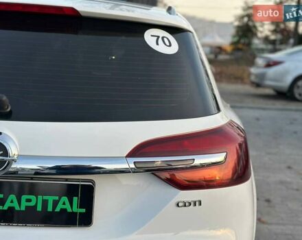 Белый Опель Инсигния, объемом двигателя 1.96 л и пробегом 256 тыс. км за 12500 $, фото 4 на Automoto.ua