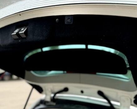 Белый Опель Инсигния, объемом двигателя 1.96 л и пробегом 258 тыс. км за 9600 $, фото 17 на Automoto.ua