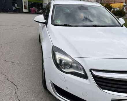 Белый Опель Инсигния, объемом двигателя 2 л и пробегом 325 тыс. км за 10000 $, фото 2 на Automoto.ua