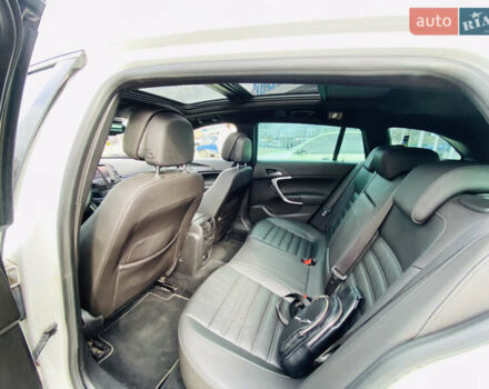 Белый Опель Инсигния, объемом двигателя 1.96 л и пробегом 250 тыс. км за 11200 $, фото 10 на Automoto.ua