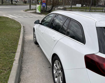 Белый Опель Инсигния, объемом двигателя 2 л и пробегом 325 тыс. км за 10000 $, фото 7 на Automoto.ua