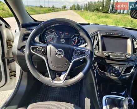 Білий Опель Інсігнія, об'ємом двигуна 1.6 л та пробігом 222 тис. км за 11000 $, фото 5 на Automoto.ua