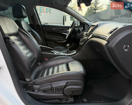 Белый Опель Инсигния, объемом двигателя 2 л и пробегом 340 тыс. км за 9600 $, фото 19 на Automoto.ua