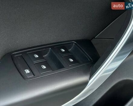 Белый Опель Инсигния, объемом двигателя 1.96 л и пробегом 256 тыс. км за 12500 $, фото 8 на Automoto.ua