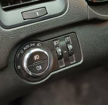 Білий Опель Інсігнія, об'ємом двигуна 1.6 л та пробігом 227 тис. км за 9500 $, фото 7 на Automoto.ua