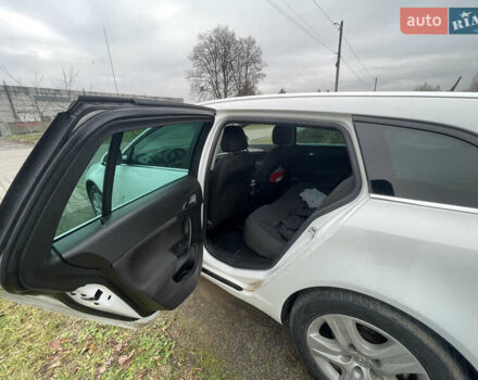 Белый Опель Инсигния, объемом двигателя 1.6 л и пробегом 285 тыс. км за 12200 $, фото 15 на Automoto.ua