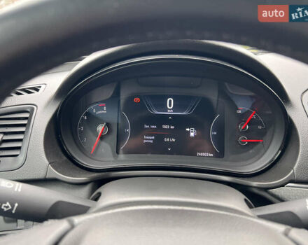 Белый Опель Инсигния, объемом двигателя 2 л и пробегом 325 тыс. км за 10000 $, фото 6 на Automoto.ua